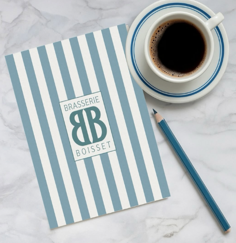 Chez Boisset, brasserie méditerranéenne conviviale aux Saintes‑Maries‑de‑la‑Mer, plats de fruits de mer copieux, terrasse accueillante et animations estivales.